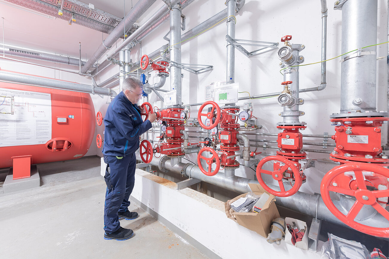 SFC-Techniker an einer Sprinkler-Ventilstation